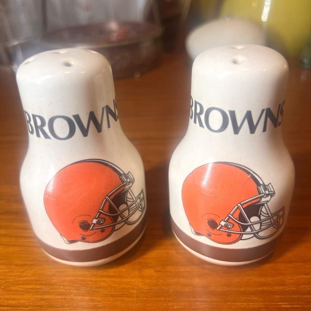 Cleveland Browns NFL Helmet Ceramic Salt & Pepper Shakers Set, Glossy (2) Japan